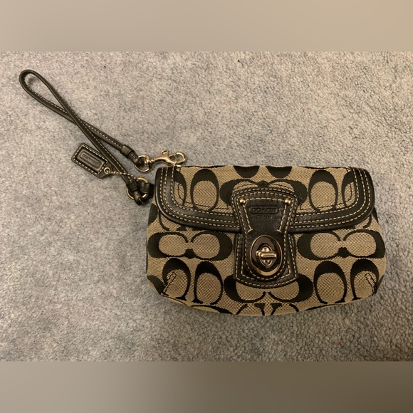 Coach wristlet in grey - Picture 1 of 3